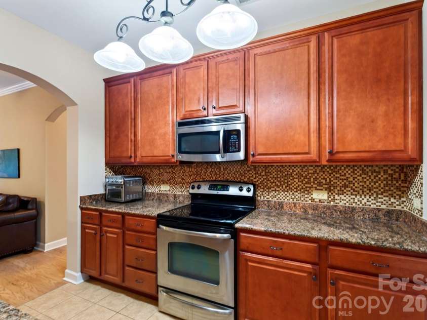 40 Hyannis Drive, Asheville, NC 28804.  MLS# CAR4399702, YatesRealty ID 37461. 