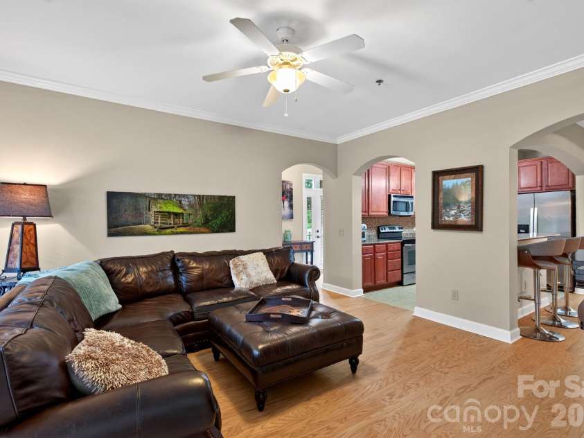 40 Hyannis Drive, Asheville, NC 28804.  MLS# CAR4399702, YatesRealty ID 37461. 
