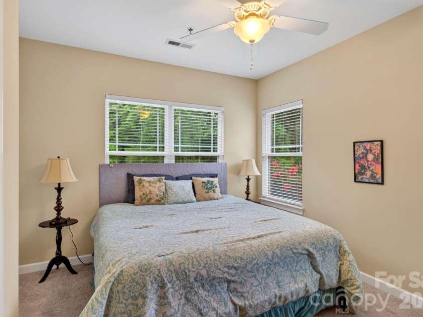 40 Hyannis Drive, Asheville, NC 28804.  MLS# CAR4399702, YatesRealty ID 37461. 