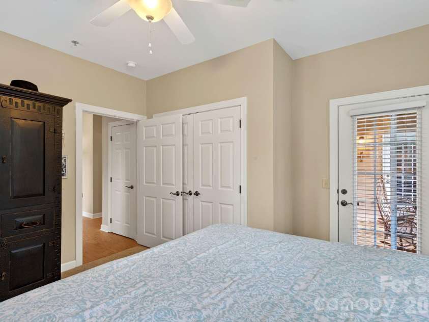 40 Hyannis Drive, Asheville, NC 28804.  MLS# CAR4399702, YatesRealty ID 37461. 