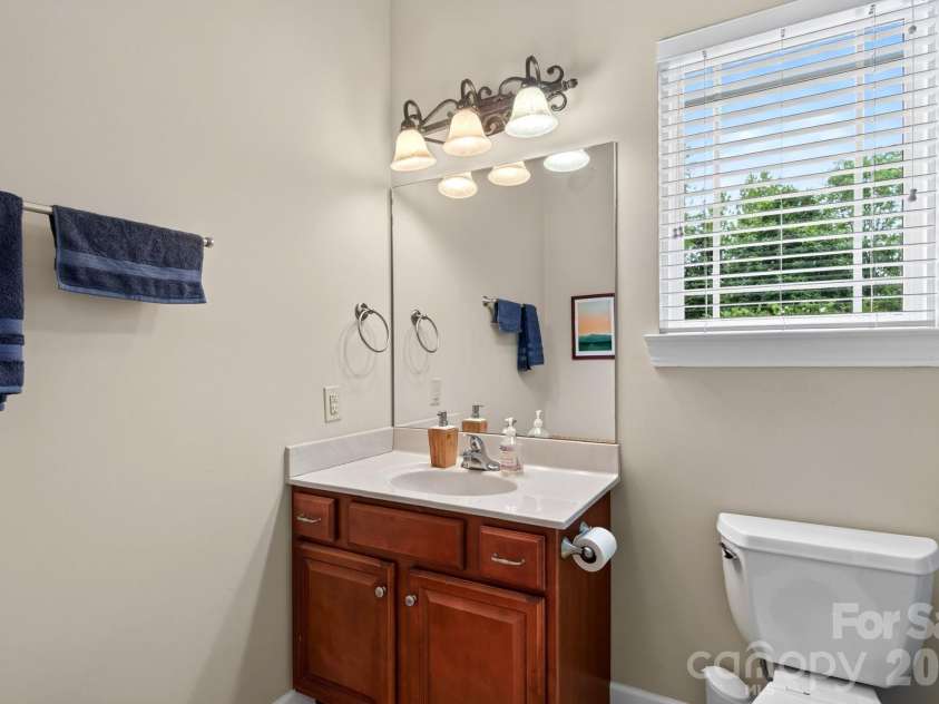 40 Hyannis Drive, Asheville, NC 28804.  MLS# CAR4399702, YatesRealty ID 37461. 