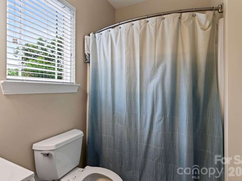 40 Hyannis Drive, Asheville, NC 28804.  MLS# CAR4399702, YatesRealty ID 37461. 