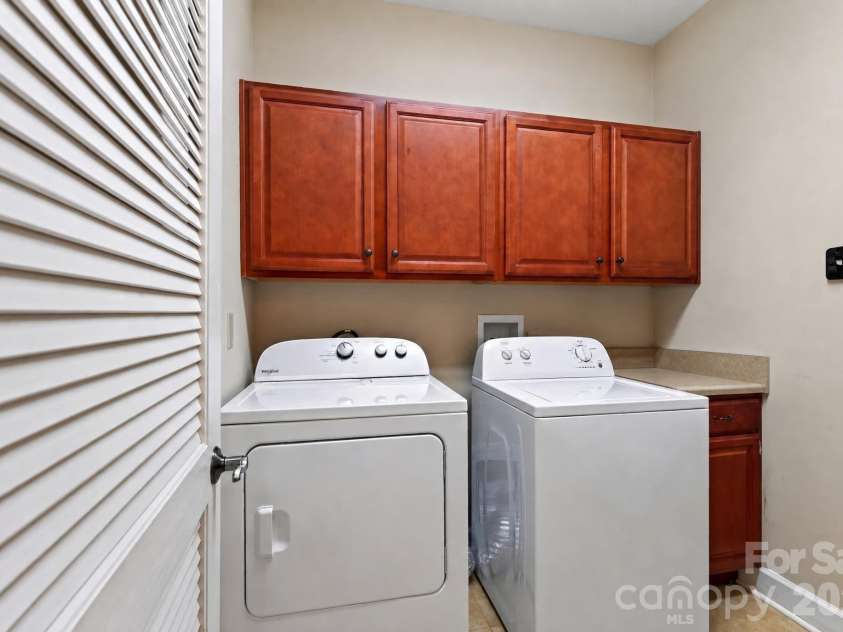 40 Hyannis Drive, Asheville, NC 28804.  MLS# CAR4399702, YatesRealty ID 37461. 