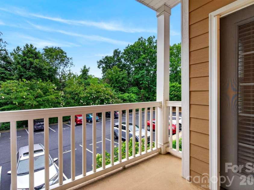 40 Hyannis Drive, Asheville, NC 28804.  MLS# CAR4399702, YatesRealty ID 37461. 