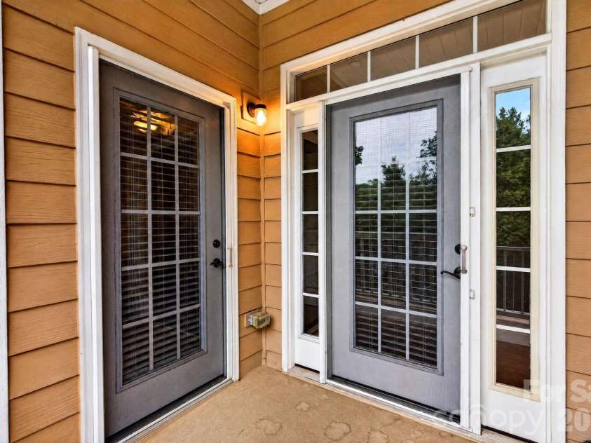 40 Hyannis Drive, Asheville, NC 28804.  MLS# CAR4399702, YatesRealty ID 37461. 