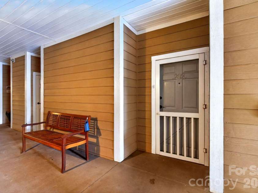 40 Hyannis Drive, Asheville, NC 28804.  MLS# CAR4399702, YatesRealty ID 37461. 