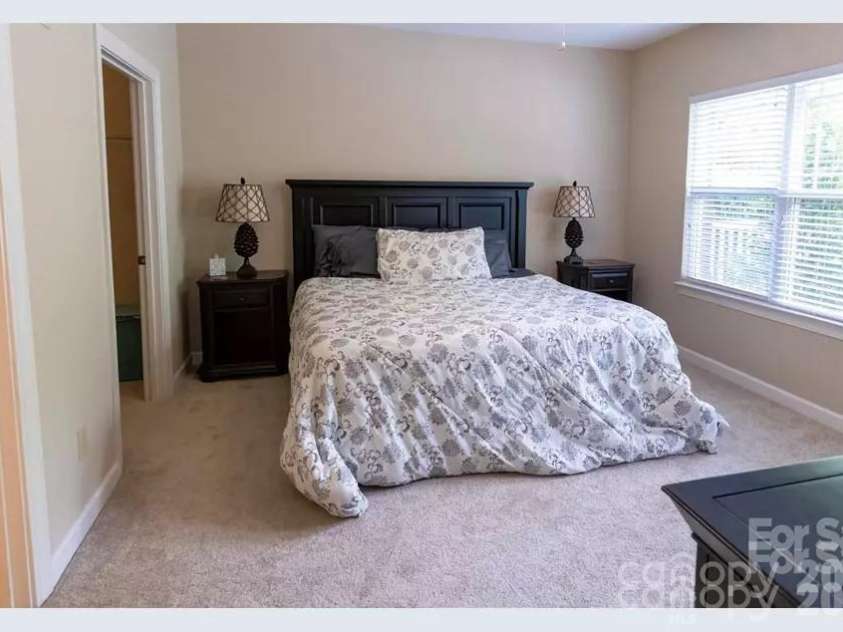 40 Hyannis Drive, Asheville, NC 28804.  MLS# CAR4399702, YatesRealty ID 37461. 