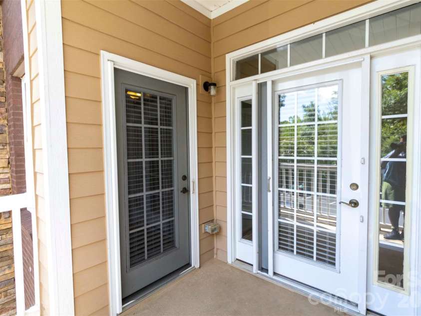 40 Hyannis Drive, Asheville, NC 28804.  MLS# CAR4399702, YatesRealty ID 37461. Balcony