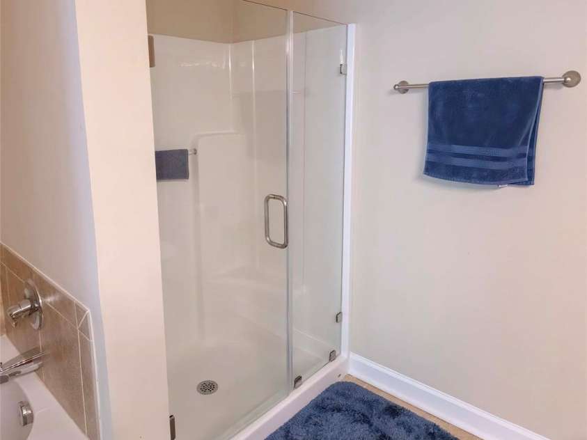 40 Hyannis Drive, Asheville, NC 28804.  MLS# CAR4399702, YatesRealty ID 37461. Primary Bath