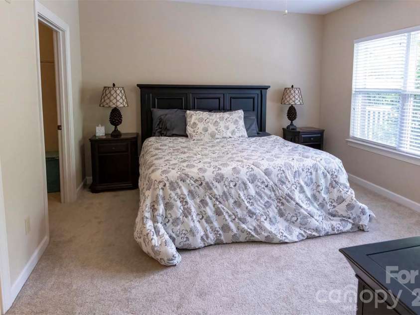 40 Hyannis Drive, Asheville, NC 28804.  MLS# CAR4399702, YatesRealty ID 37461. Primary Bedroom