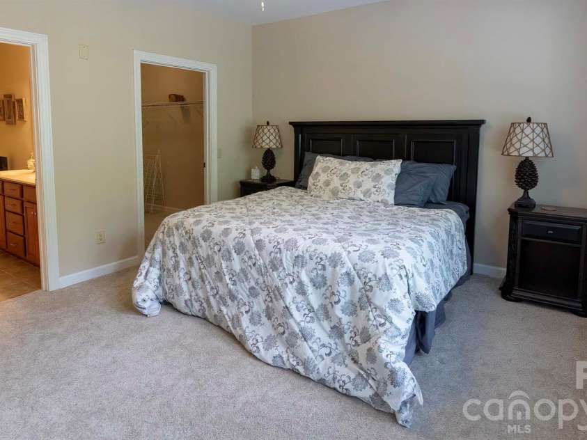 40 Hyannis Drive, Asheville, NC 28804.  MLS# CAR4399702, YatesRealty ID 37461. Primary Bedroom