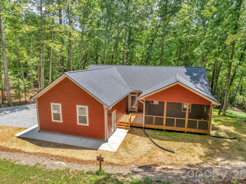 63 Abbey Lane, Hendersonville, NC 28739.  MLS# CAR4404667, YatesRealty ID 37462. 