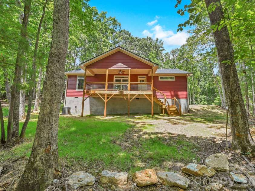 63 Abbey Lane, Hendersonville, NC 28739.  MLS# CAR4404667, YatesRealty ID 37462. 