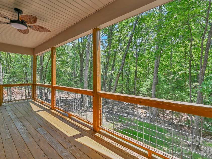 63 Abbey Lane, Hendersonville, NC 28739.  MLS# CAR4404667, YatesRealty ID 37462. 