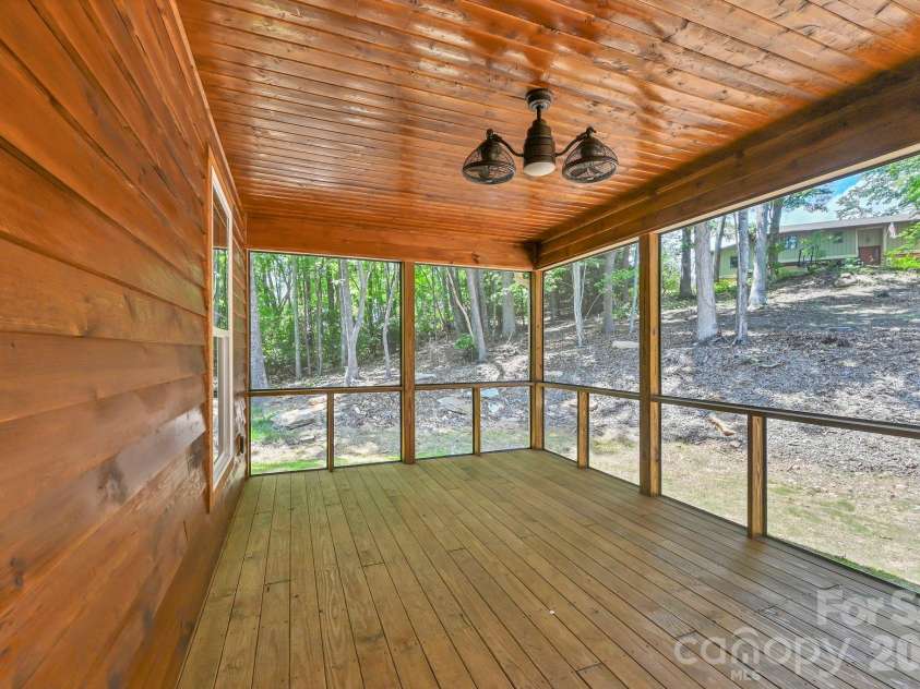 63 Abbey Lane, Hendersonville, NC 28739.  MLS# CAR4404667, YatesRealty ID 37462. 