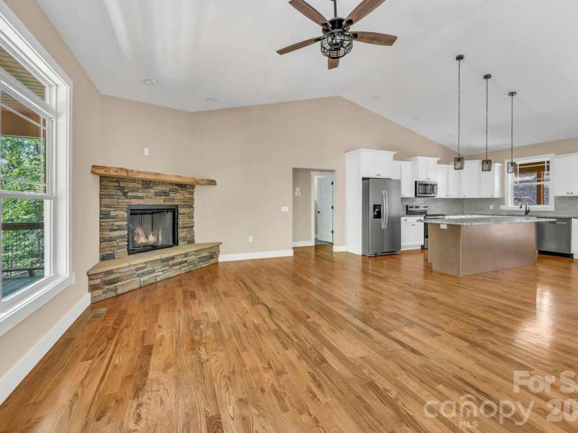 63 Abbey Lane, Hendersonville, NC 28739.  MLS# CAR4404667, YatesRealty ID 37462. 