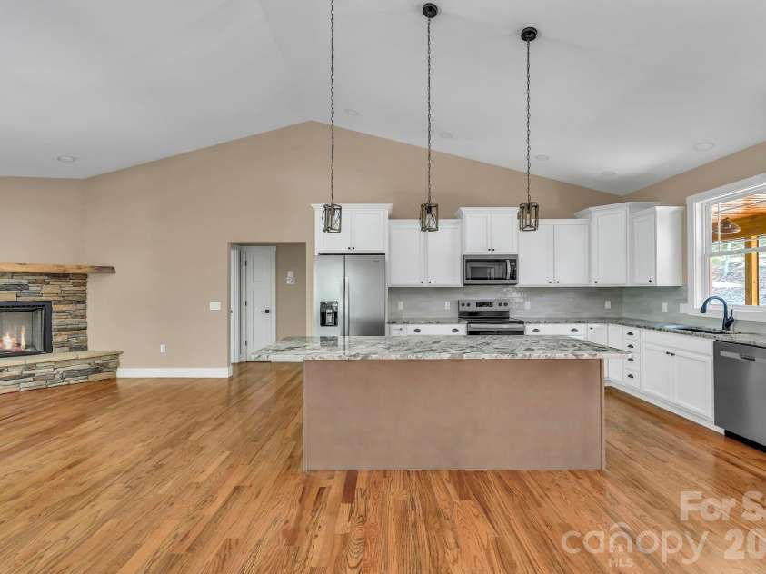 63 Abbey Lane, Hendersonville, NC 28739.  MLS# CAR4404667, YatesRealty ID 37462. 