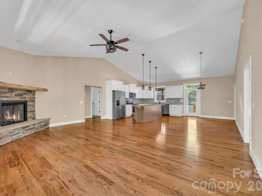 63 Abbey Lane, Hendersonville, NC 28739.  MLS# CAR4404667, YatesRealty ID 37462. 