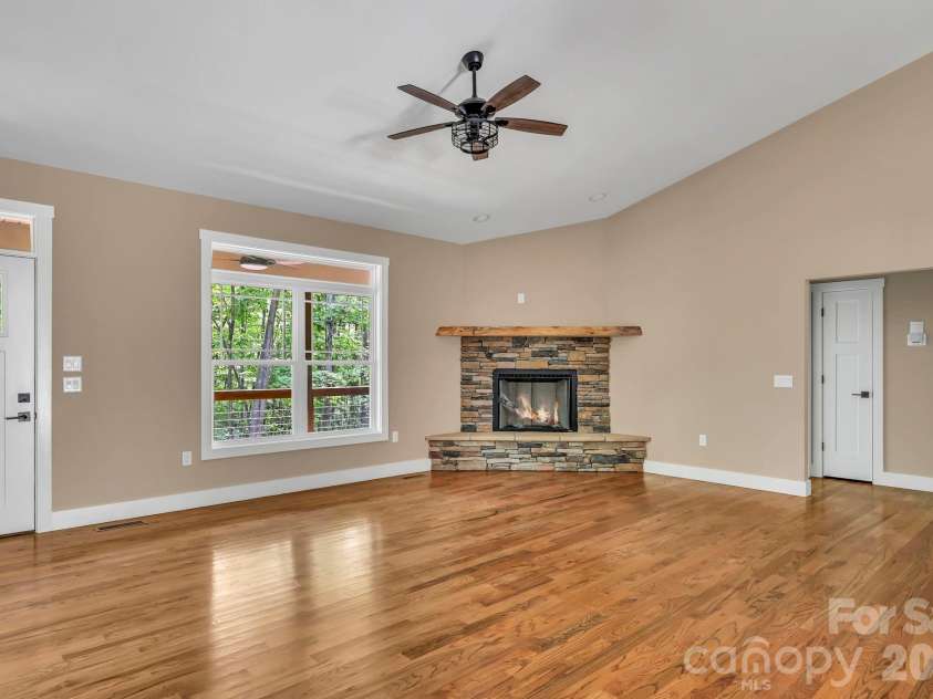 63 Abbey Lane, Hendersonville, NC 28739.  MLS# CAR4404667, YatesRealty ID 37462. 