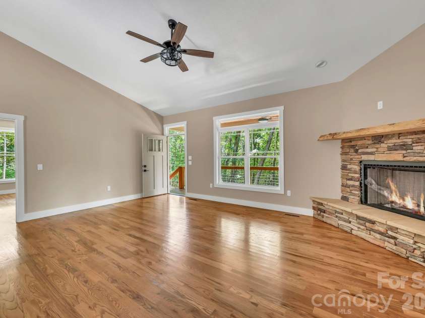 63 Abbey Lane, Hendersonville, NC 28739.  MLS# CAR4404667, YatesRealty ID 37462. 