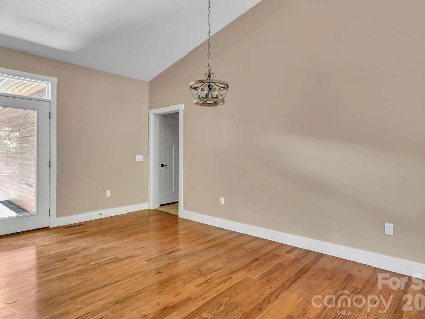 63 Abbey Lane, Hendersonville, NC 28739.  MLS# CAR4404667, YatesRealty ID 37462. 