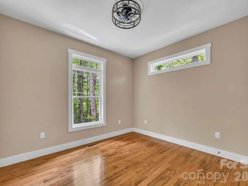 63 Abbey Lane, Hendersonville, NC 28739.  MLS# CAR4404667, YatesRealty ID 37462. 