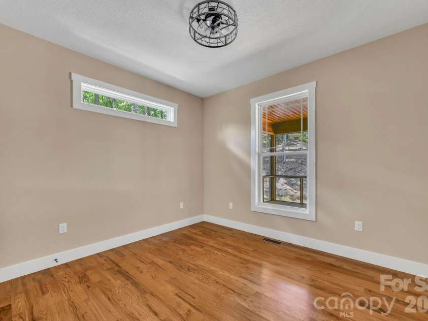 63 Abbey Lane, Hendersonville, NC 28739.  MLS# CAR4404667, YatesRealty ID 37462. 