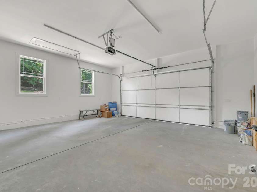 63 Abbey Lane, Hendersonville, NC 28739.  MLS# CAR4404667, YatesRealty ID 37462. 