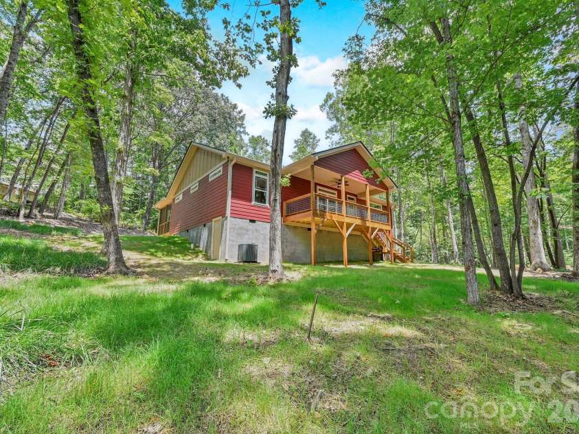 63 Abbey Lane, Hendersonville, NC 28739.  MLS# CAR4404667, YatesRealty ID 37462. 
