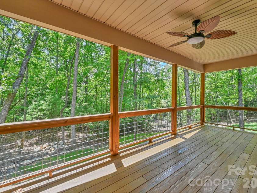 63 Abbey Lane, Hendersonville, NC 28739.  MLS# CAR4404667, YatesRealty ID 37462. 