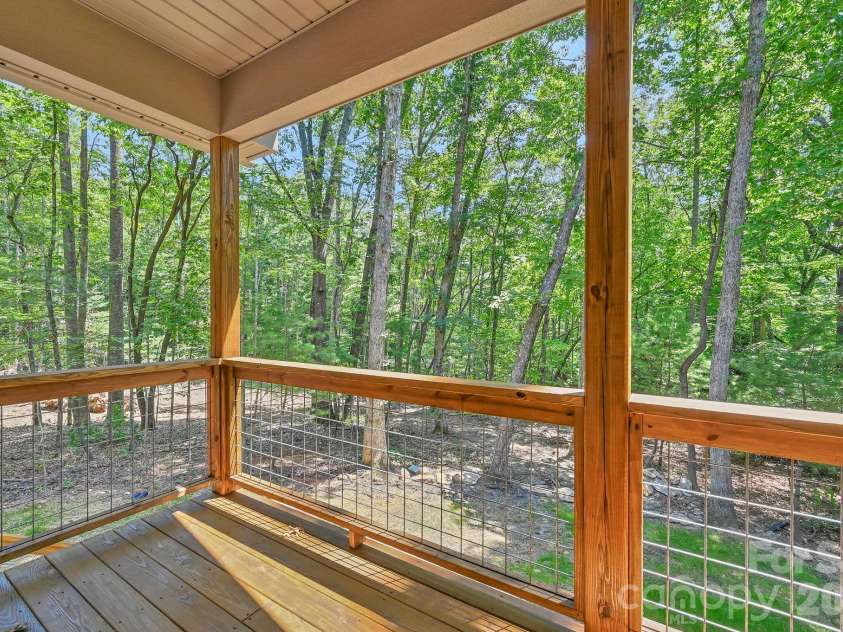 63 Abbey Lane, Hendersonville, NC 28739.  MLS# CAR4404667, YatesRealty ID 37462. 