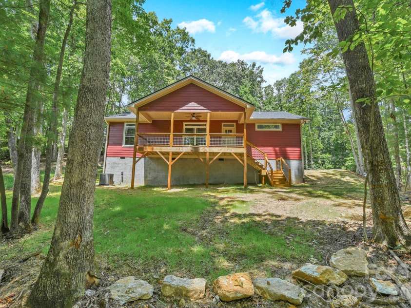 63 Abbey Lane, Hendersonville, NC 28739.  MLS# CAR4404667, YatesRealty ID 37462. 