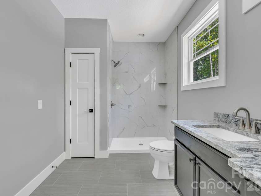 63 Abbey Lane, Hendersonville, NC 28739.  MLS# CAR4404667, YatesRealty ID 37462. Primary Bath