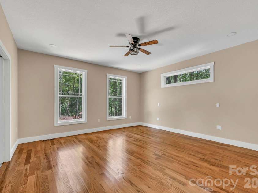 63 Abbey Lane, Hendersonville, NC 28739.  MLS# CAR4404667, YatesRealty ID 37462. Primary bedroom