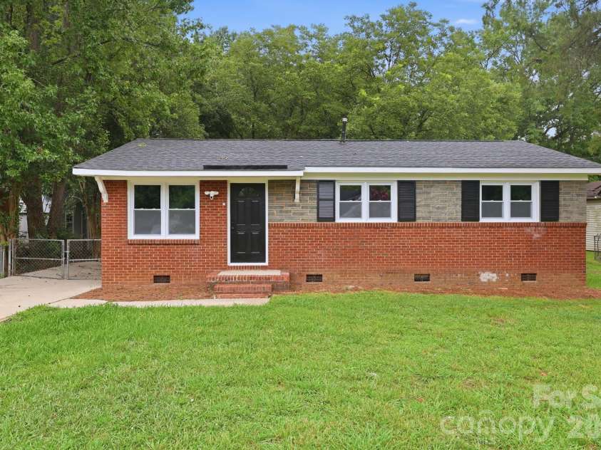 9430 Trinity Road, Charlotte, NC 28216.  MLS# CAR4402794, YatesRealty ID 37463. 