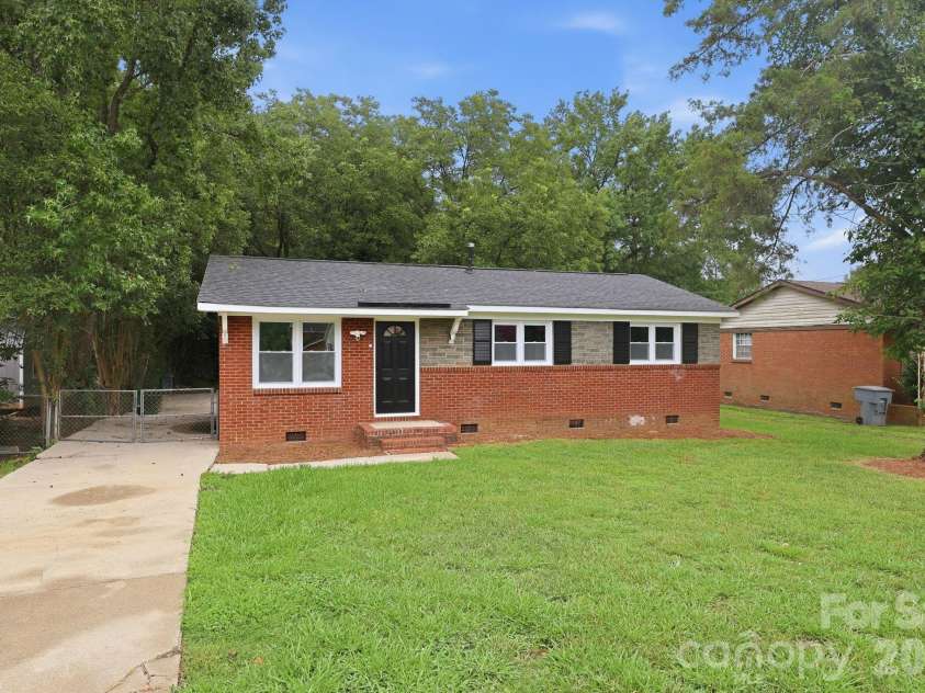 9430 Trinity Road, Charlotte, NC 28216.  MLS# CAR4402794, YatesRealty ID 37463. 