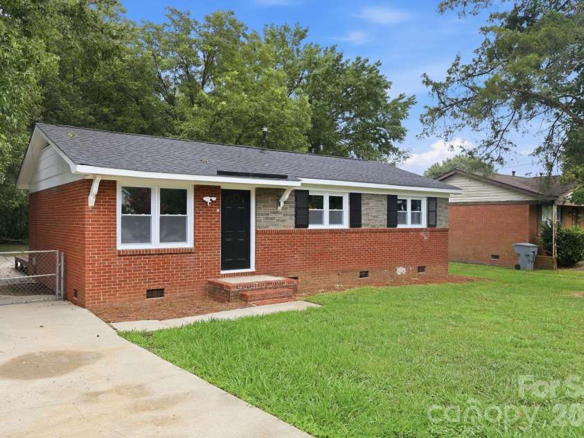 9430 Trinity Road, Charlotte, NC 28216.  MLS# CAR4402794, YatesRealty ID 37463. 