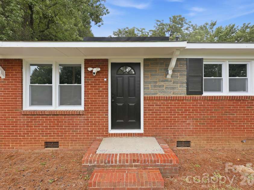 9430 Trinity Road, Charlotte, NC 28216.  MLS# CAR4402794, YatesRealty ID 37463. 