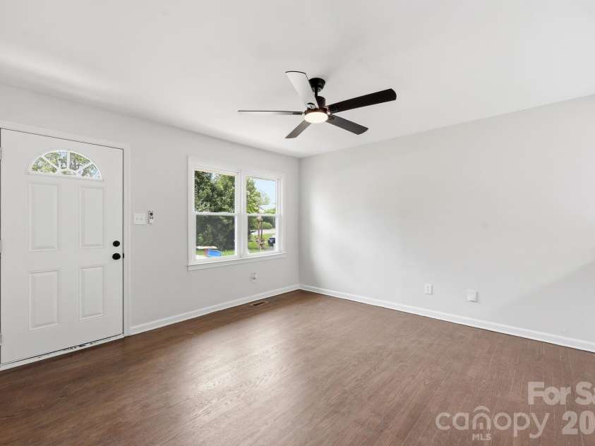 9430 Trinity Road, Charlotte, NC 28216.  MLS# CAR4402794, YatesRealty ID 37463. 