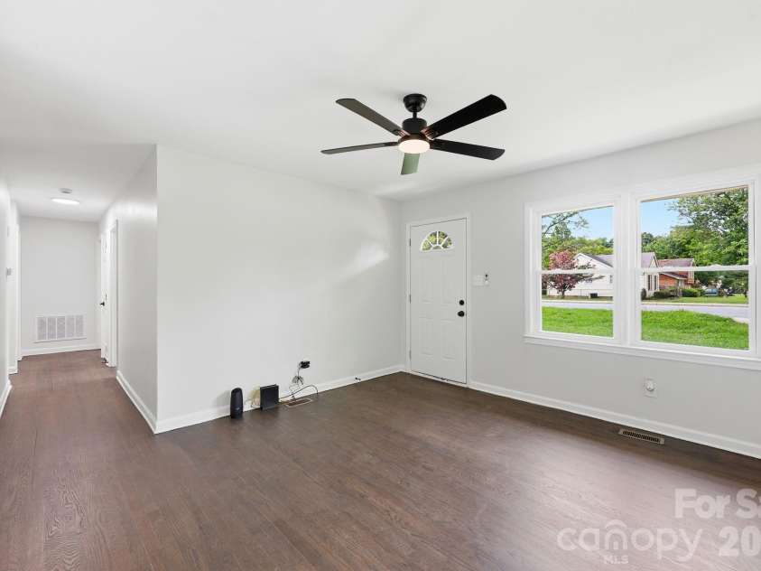 9430 Trinity Road, Charlotte, NC 28216.  MLS# CAR4402794, YatesRealty ID 37463. 