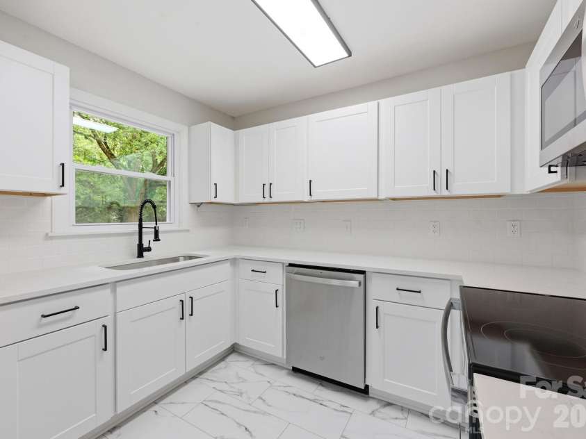 9430 Trinity Road, Charlotte, NC 28216.  MLS# CAR4402794, YatesRealty ID 37463. 