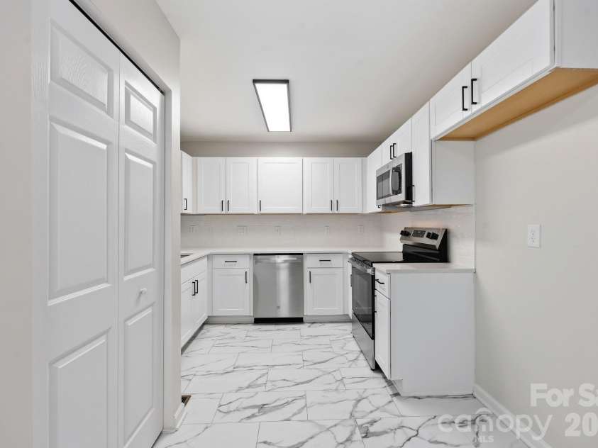 9430 Trinity Road, Charlotte, NC 28216.  MLS# CAR4402794, YatesRealty ID 37463. 