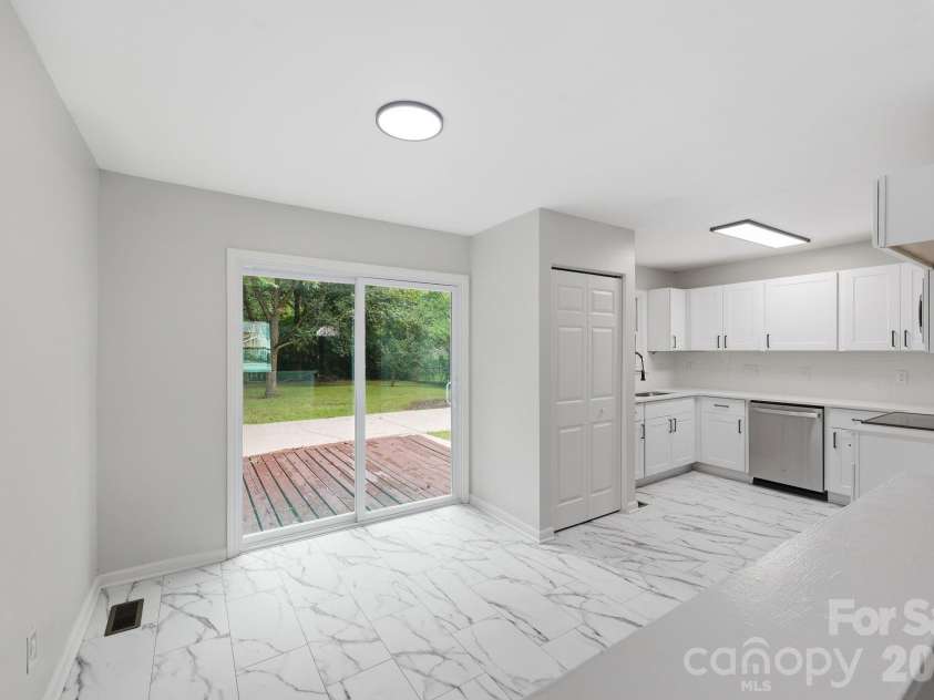 9430 Trinity Road, Charlotte, NC 28216.  MLS# CAR4402794, YatesRealty ID 37463. 