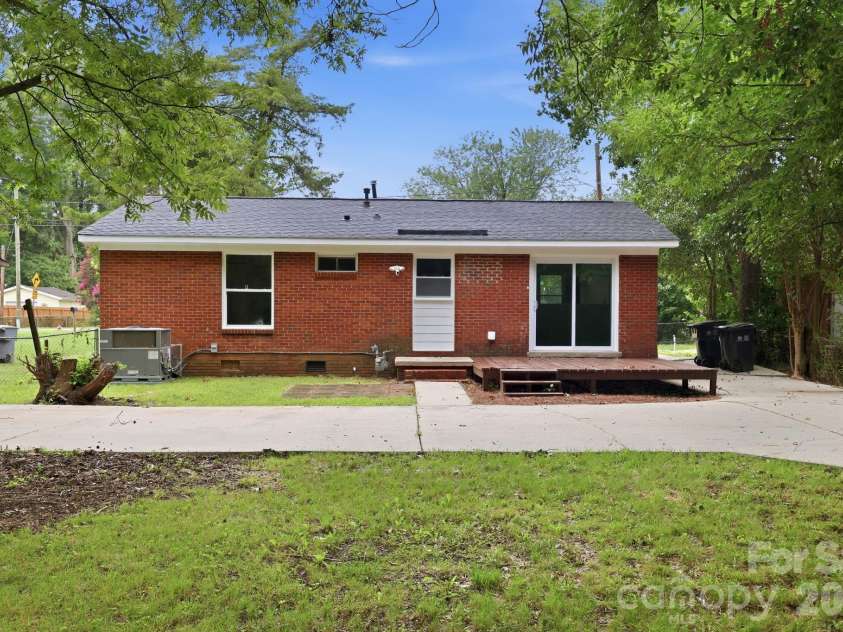 9430 Trinity Road, Charlotte, NC 28216.  MLS# CAR4402794, YatesRealty ID 37463. 