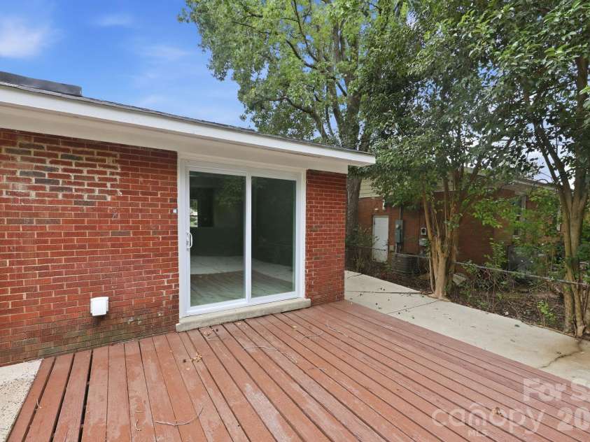 9430 Trinity Road, Charlotte, NC 28216.  MLS# CAR4402794, YatesRealty ID 37463. 