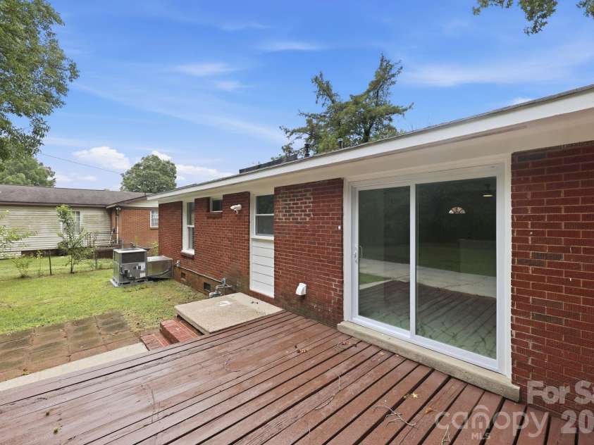 9430 Trinity Road, Charlotte, NC 28216.  MLS# CAR4402794, YatesRealty ID 37463. 