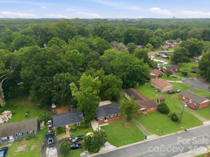 9430 Trinity Road, Charlotte, NC 28216.  MLS# CAR4402794, YatesRealty ID 37463. 