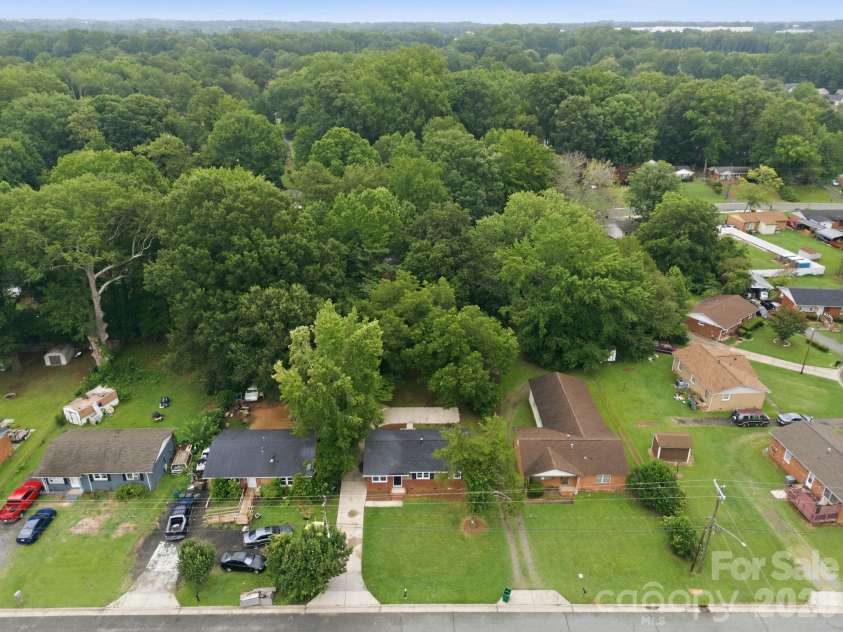 9430 Trinity Road, Charlotte, NC 28216.  MLS# CAR4402794, YatesRealty ID 37463. 