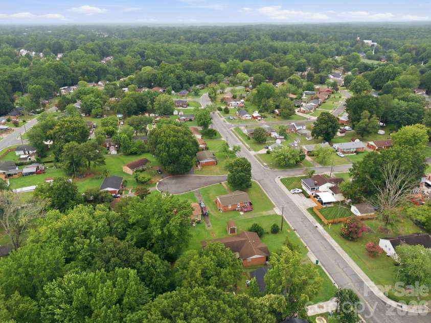 9430 Trinity Road, Charlotte, NC 28216.  MLS# CAR4402794, YatesRealty ID 37463. 