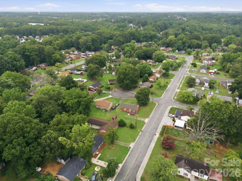 9430 Trinity Road, Charlotte, NC 28216.  MLS# CAR4402794, YatesRealty ID 37463. 